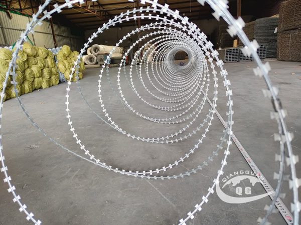 Heavy-Duty Concertina Razor Wire (2) Heavy-Duty Concertina Razor Wire